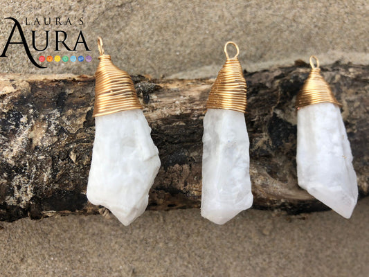Electroplated milky quartz gold wire wrap